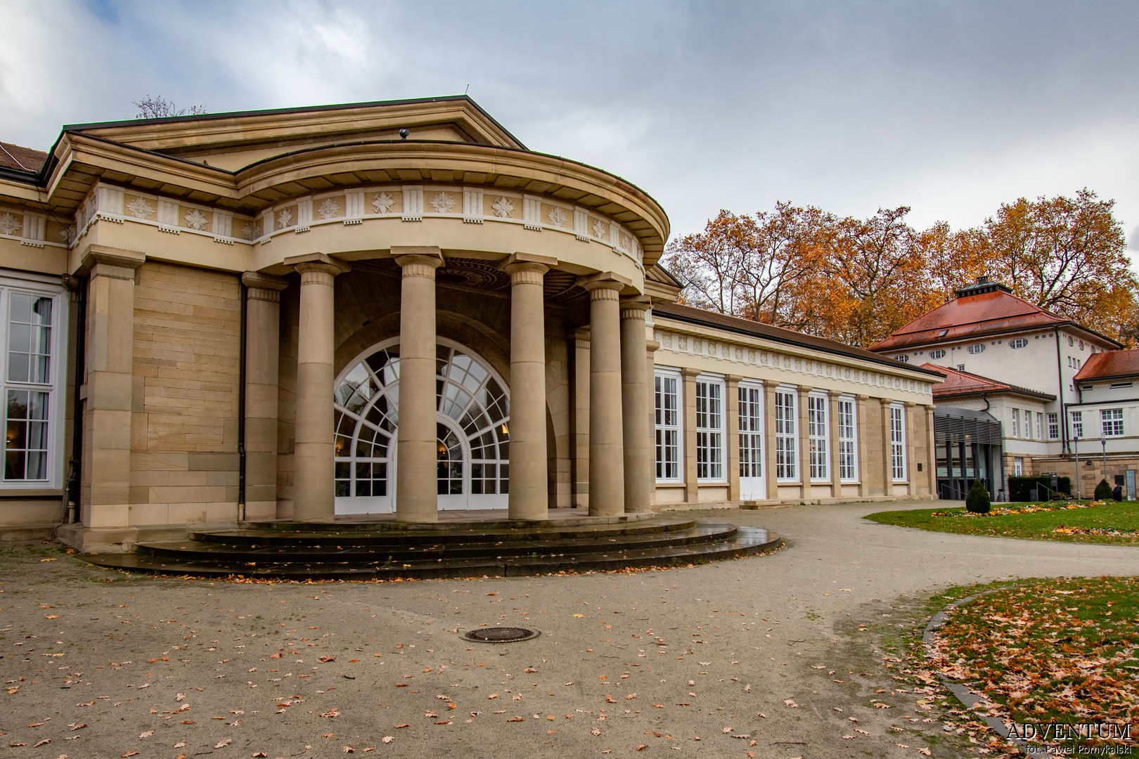 Neues Schloss, zamek, pałac, Stuttgart, miasto, metropolia, Niemcy, zwiedzanie Niemiec, atrakcje Niemiec , ulica, kamienice, architektura, atrakcje Stuttgartu, ulica, uzdrowisko,