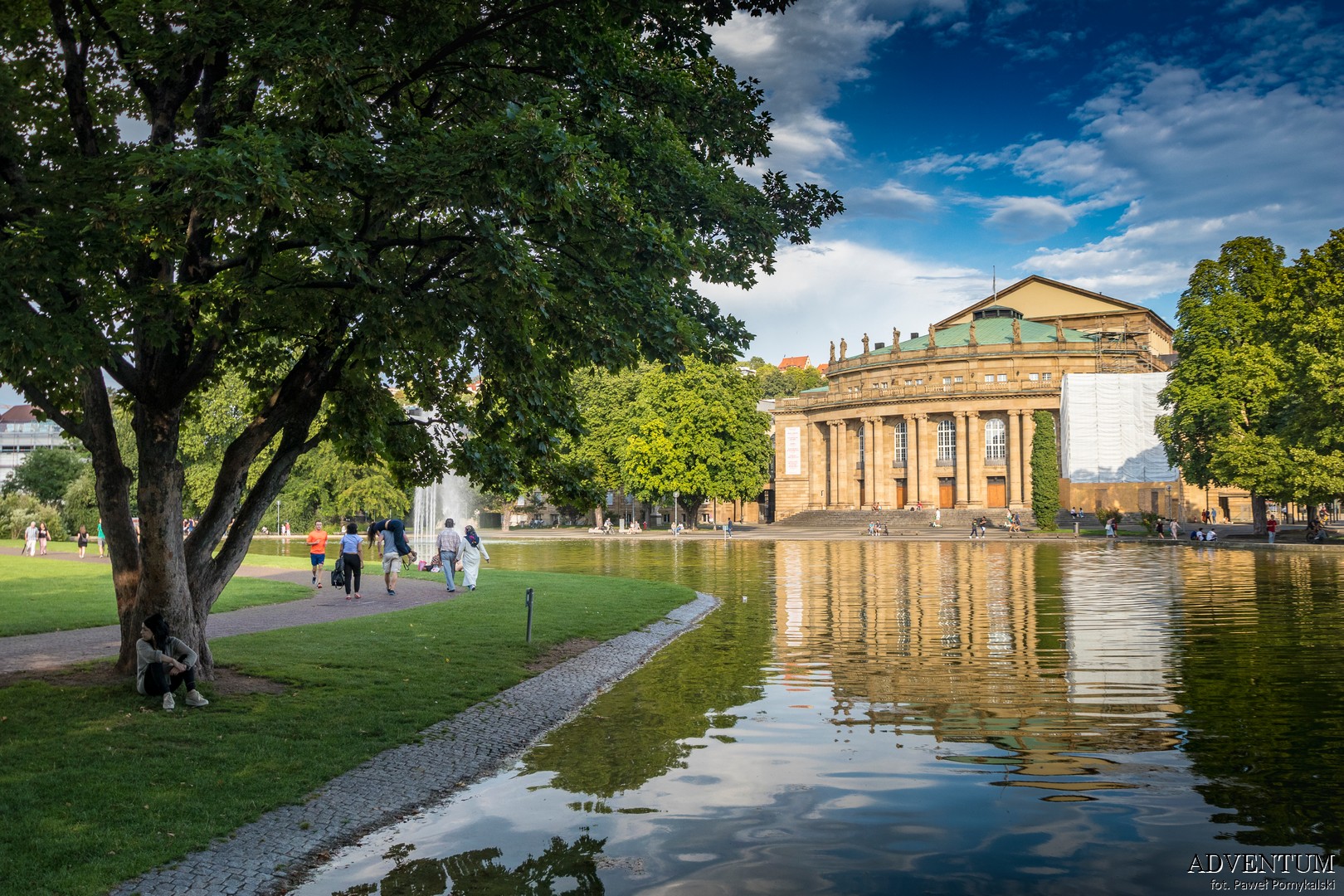 Neues Schloss, zamek, pałac, Stuttgart, miasto, metropolia, Niemcy, zwiedzanie Niemiec, atrakcje Niemiec , ulica, kamienice, opera architektura, atrakcje Stuttgartu